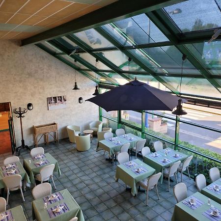 L'Auberge De L'Olive Dompierre-sur-Besbre Buitenkant foto