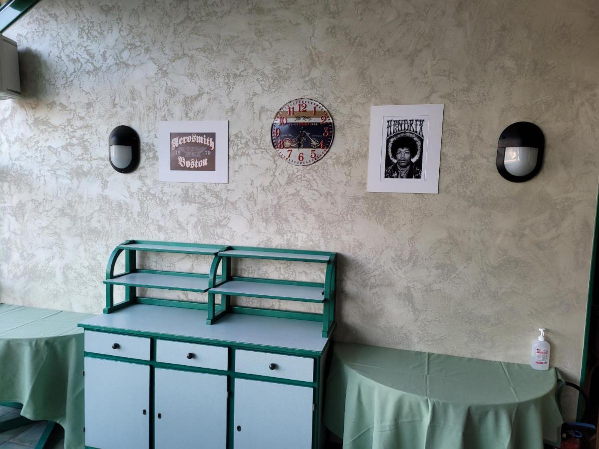 L'Auberge De L'Olive Dompierre-sur-Besbre Buitenkant foto