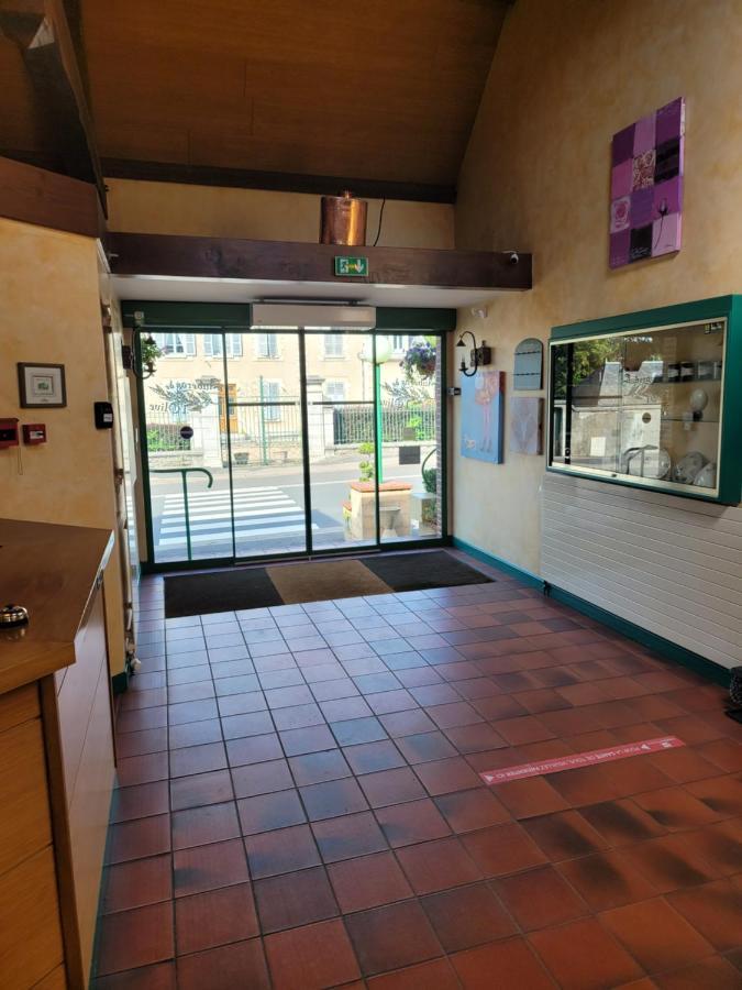 L'Auberge De L'Olive Dompierre-sur-Besbre Buitenkant foto
