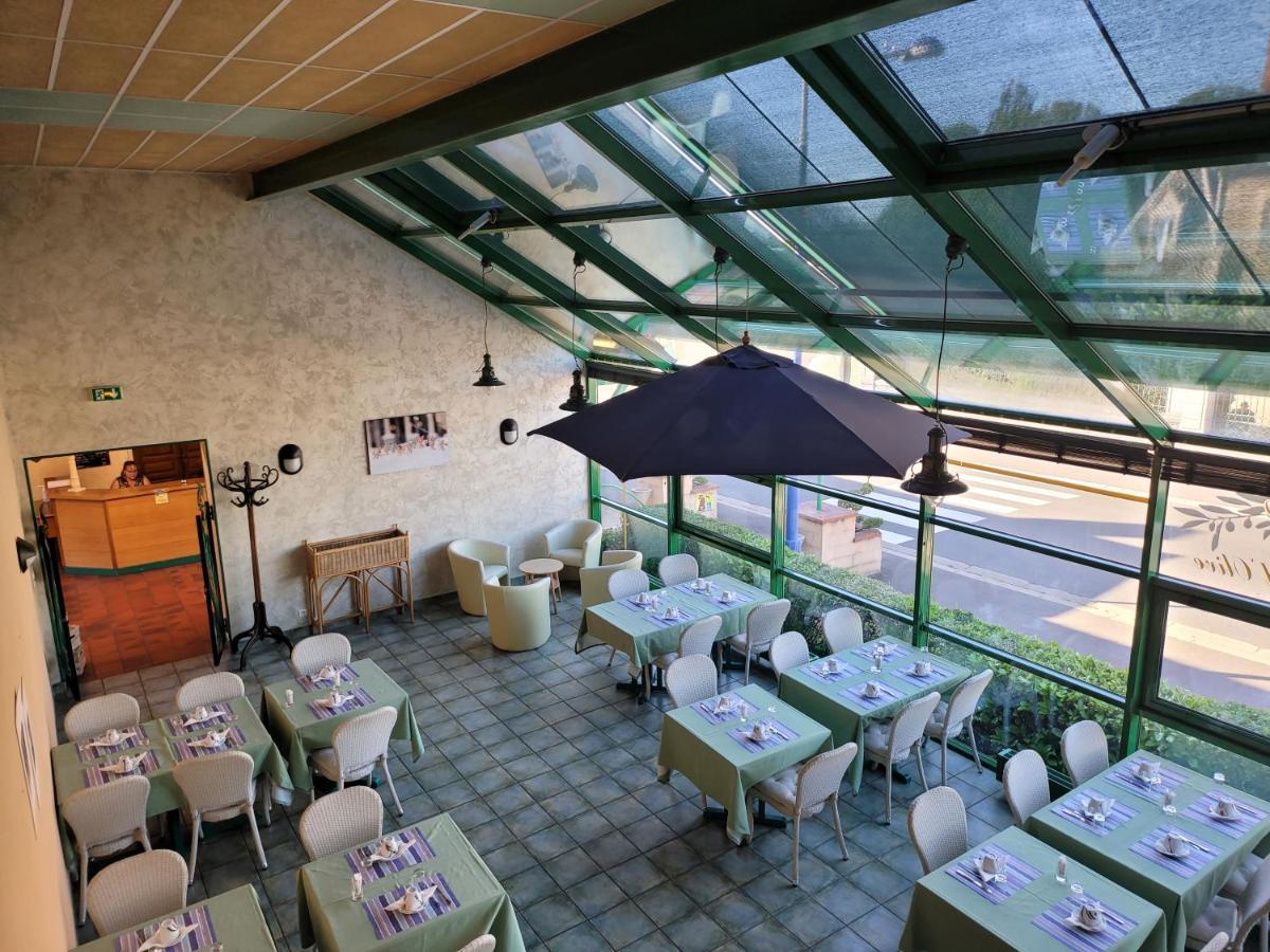 L'Auberge De L'Olive Dompierre-sur-Besbre Buitenkant foto