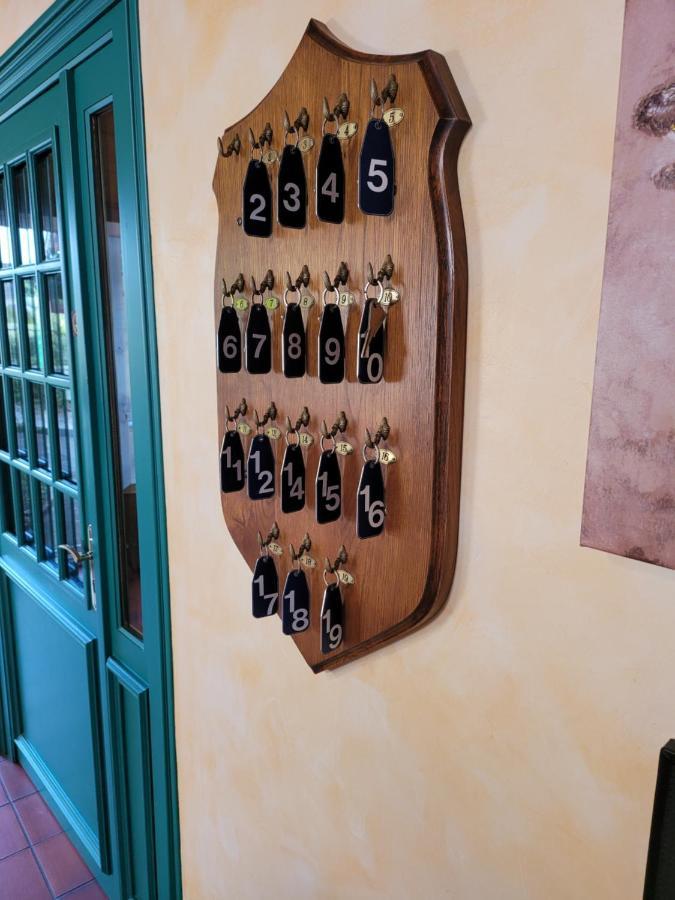 L'Auberge De L'Olive Dompierre-sur-Besbre Buitenkant foto