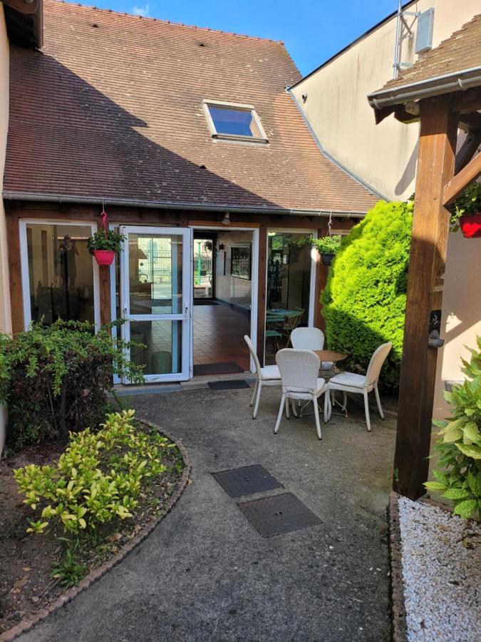 L'Auberge De L'Olive Dompierre-sur-Besbre Buitenkant foto