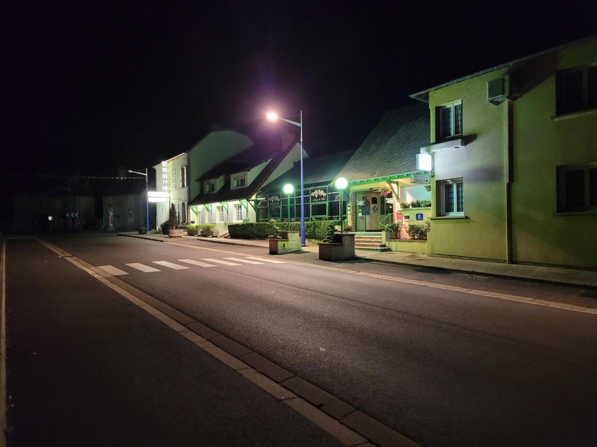 L'Auberge De L'Olive Dompierre-sur-Besbre Buitenkant foto