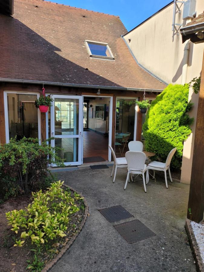 L'Auberge De L'Olive Dompierre-sur-Besbre Buitenkant foto