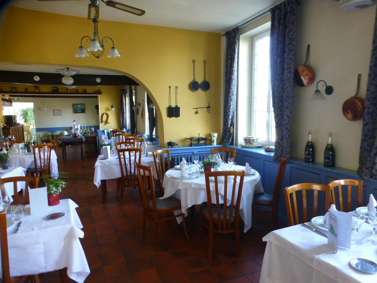 L'Auberge De L'Olive Dompierre-sur-Besbre Buitenkant foto